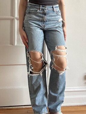 Size 6 American Eagle Distressed ‘Highest Rise Baggy Straight’ Jeans
